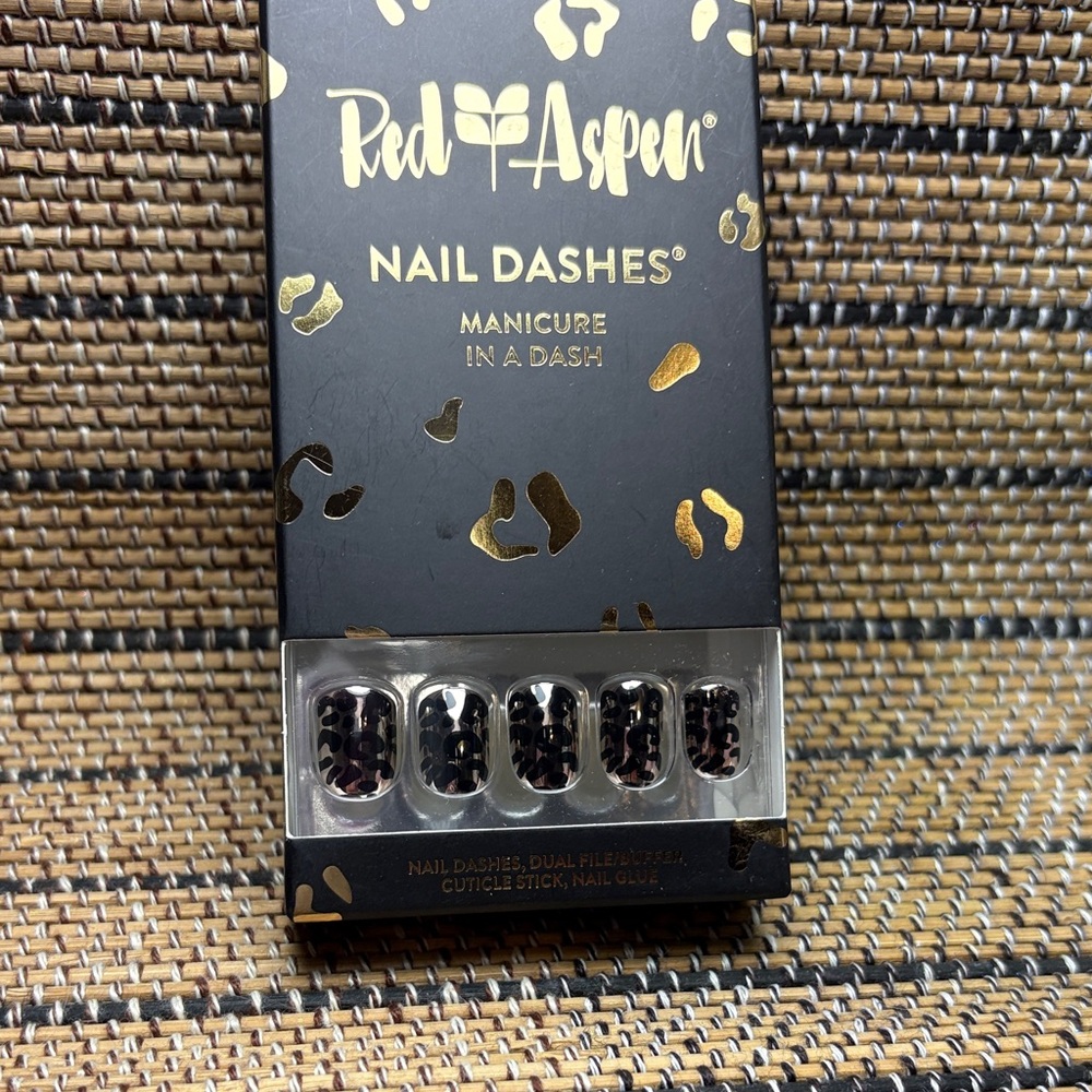Red Aspen Nail Dashes- Black Cat’s Eye, Evie
